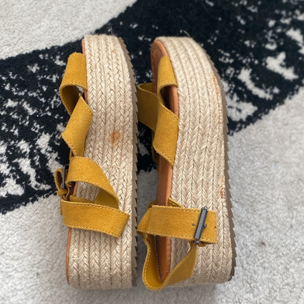 AE sandals - Picture 2 of 2